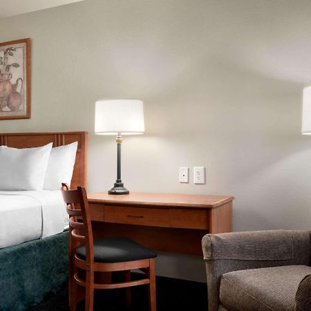 Travelodge By Wyndham Clinton Valley West Court Luaran gambar