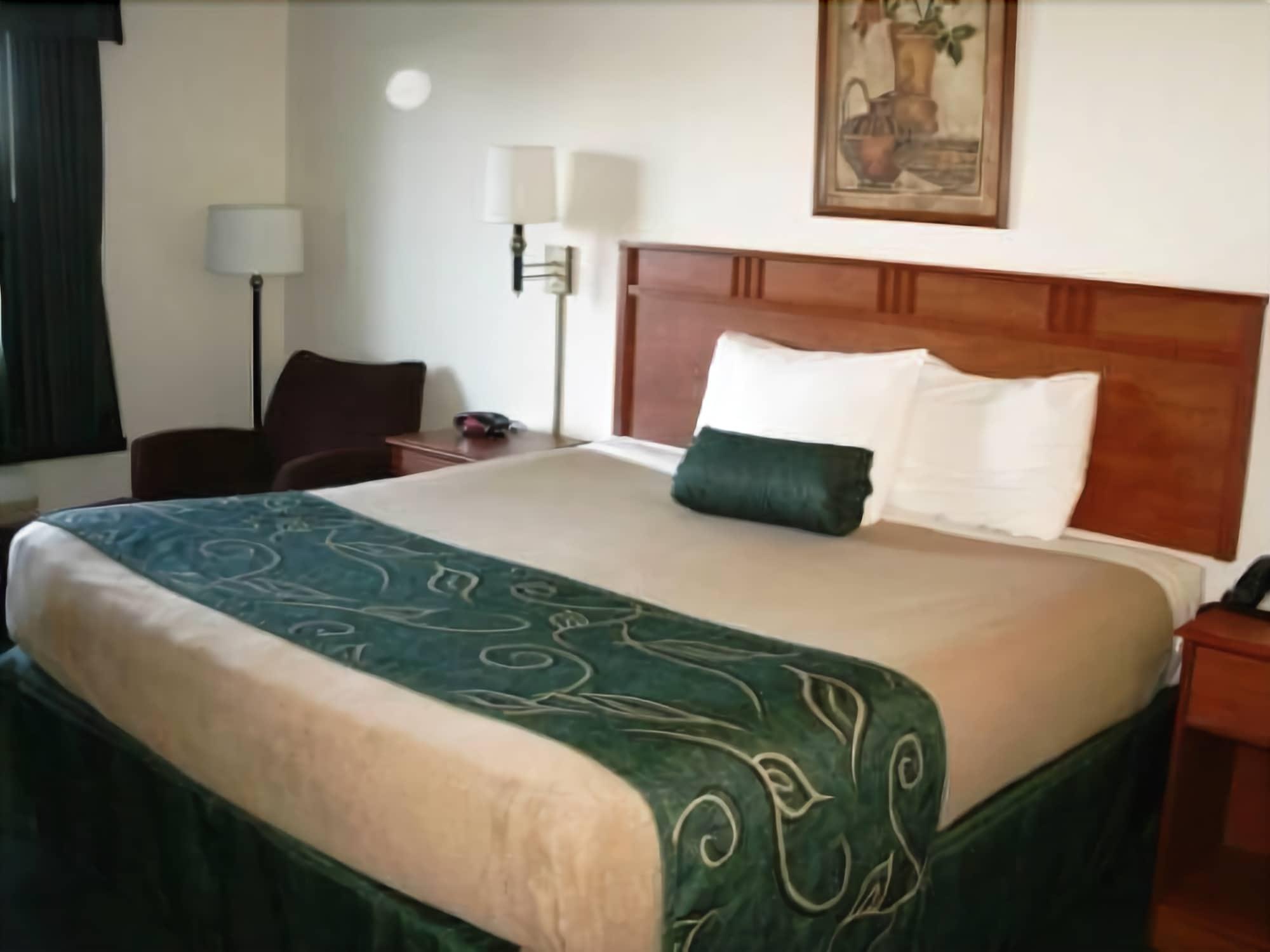 Travelodge By Wyndham Clinton Valley West Court Bilik gambar