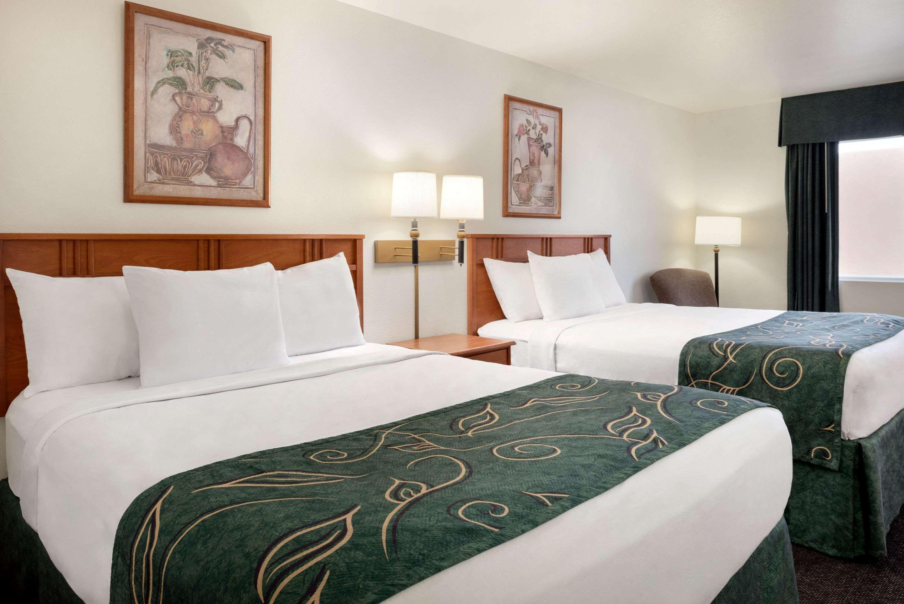 Travelodge By Wyndham Clinton Valley West Court Luaran gambar