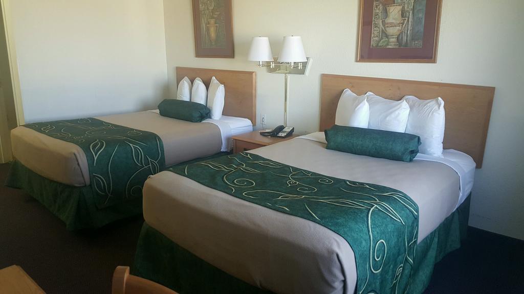 Travelodge By Wyndham Clinton Valley West Court Luaran gambar